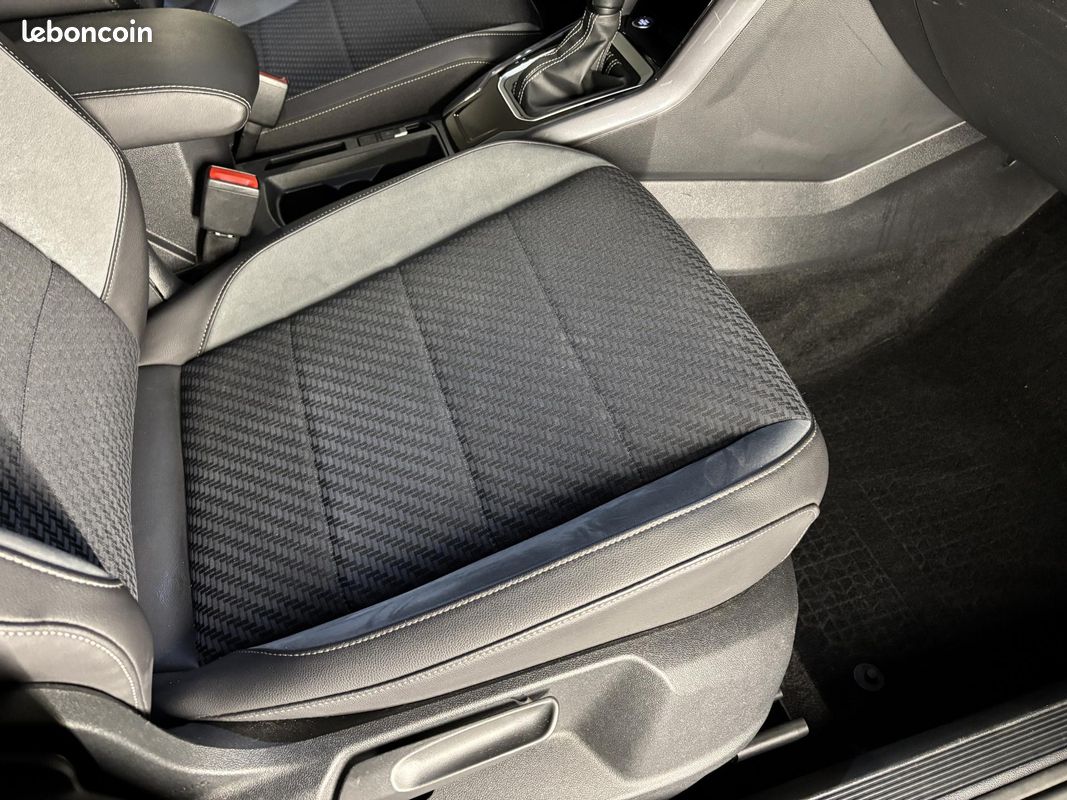 VOLKSWAGEN T-ROC 2.0 TDi 150 R-LINE DSG7 ATTELAGE CAMERA ACC (image 31)
