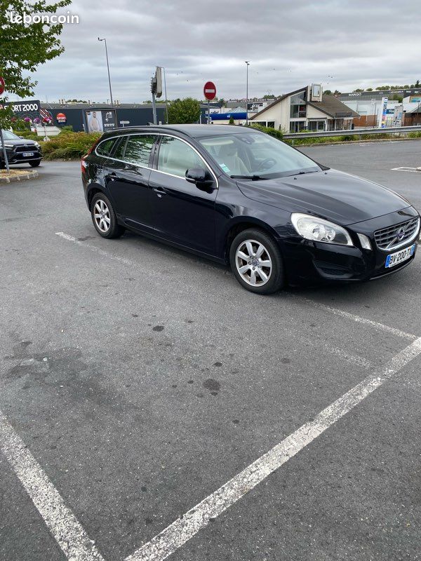 Très belle Volvo V60 Diesel Noir intérieur beige (image 2)