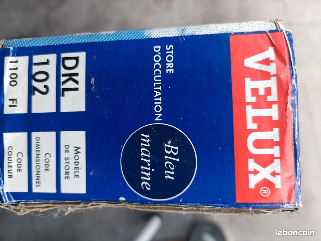 Stores occultant pour velux neuf (image 1)