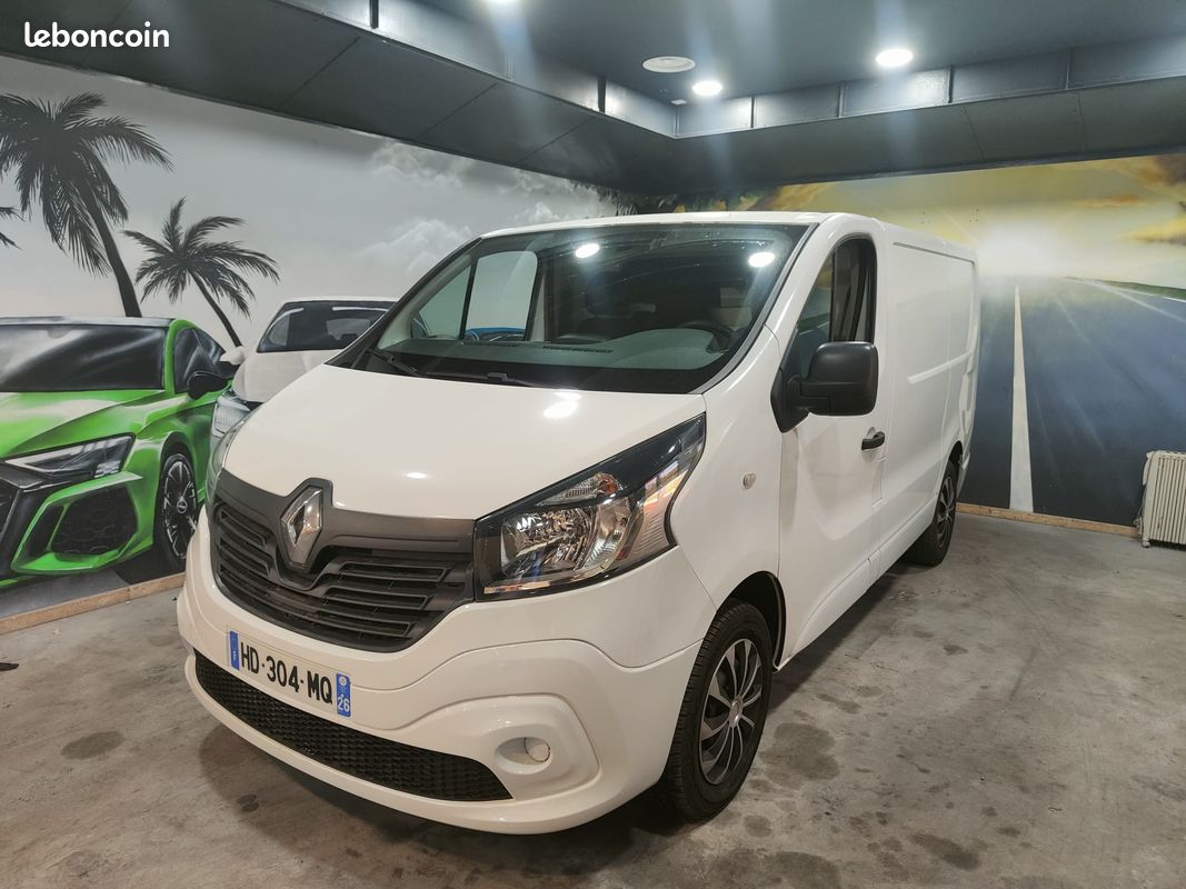 Renault Trafic III Fourgon L1H1 1.6 dCi 90ch Stop&Start Confort - ENTIEREMENT REPEINT (image 1)