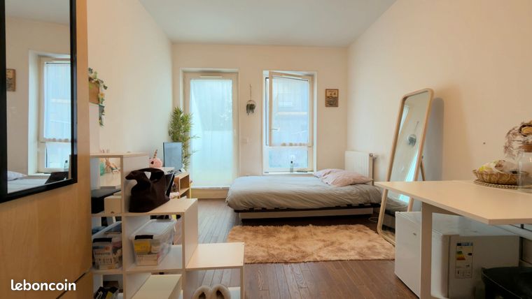 Studio 1 pièce 25 m² — 1