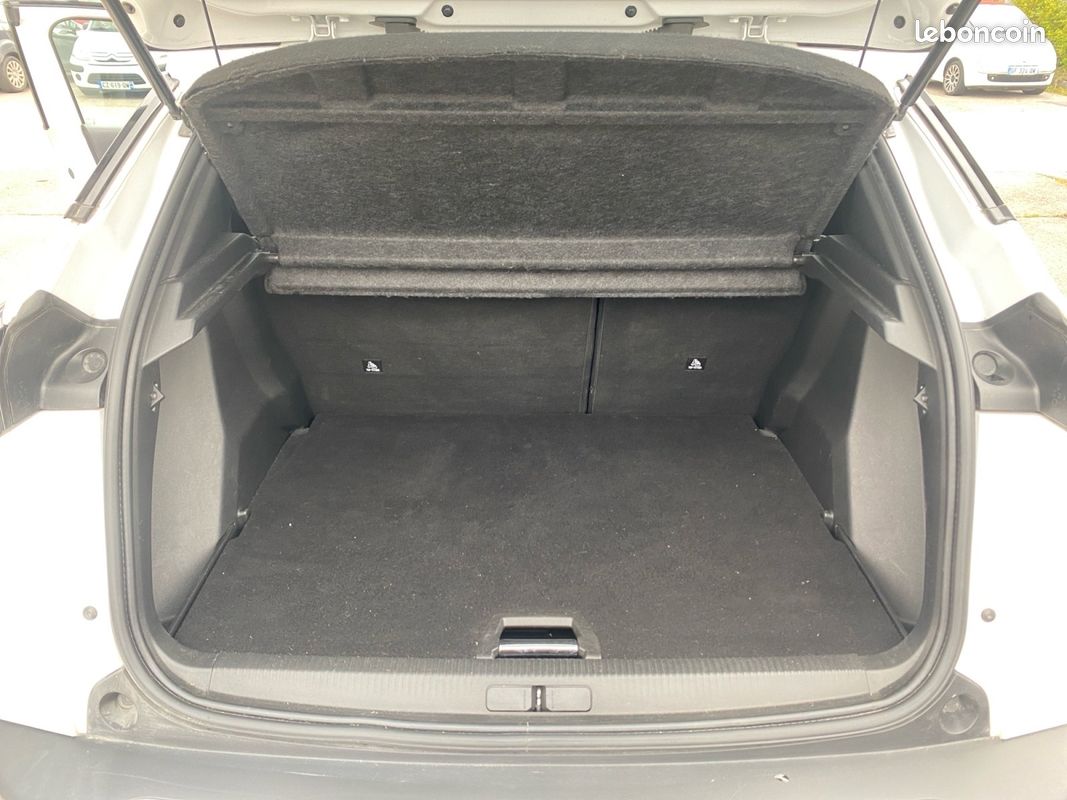 PEUGEOT 2008 1.5 BLUE HDI 130 ALLURE PACK EAT8 Radar Arrière Régulateur de vitesse Navigation Garantie 12 mois (image 22)