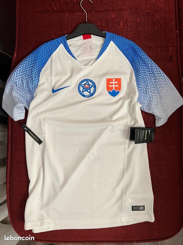Dernier Nouveau Maillot Equipe Foot Slovaquie Exterieur 2024/2025 Pas Cher
