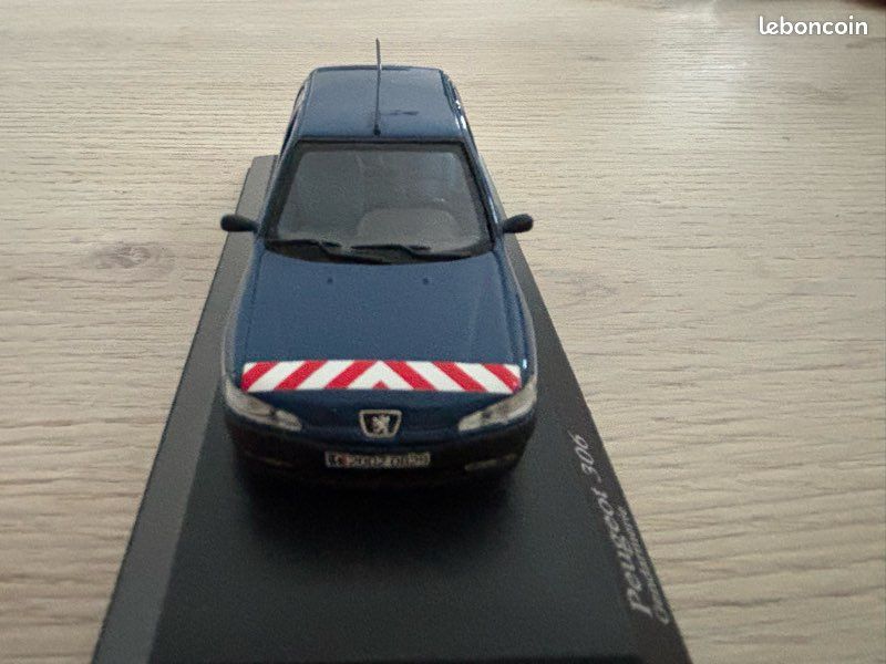 Miniature Peugeot 306 Police Gendarmerie – Minichamps 1/43 – Occasion