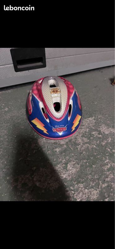 Casque vélo/roller/trotinette enfants Disney CARS (image 1)