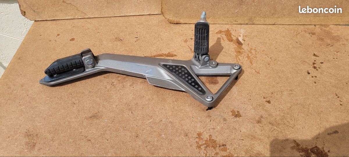 Support de cale pieds gauche Honda hornet 600 de 2003 (image 3)