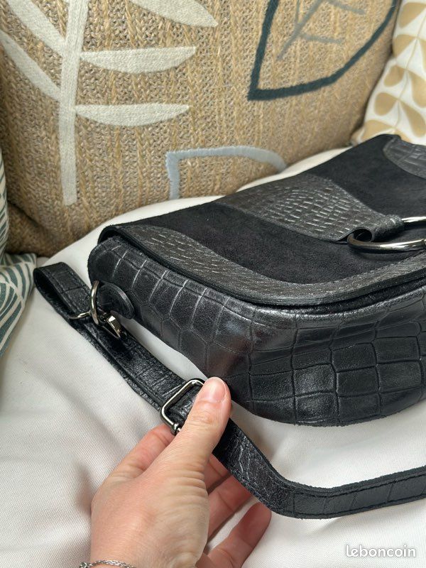 Sac bandoulière cuir et daim effet croco noir Vera Pelle – fabriqué en Italie (image 10)