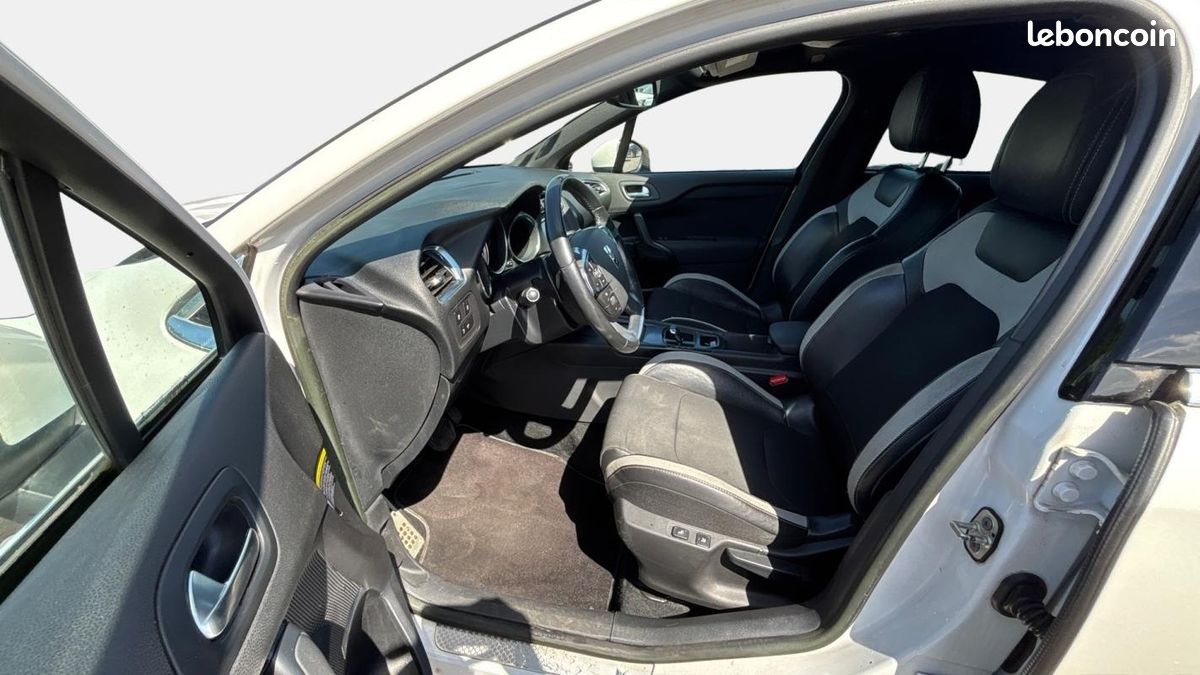 Citroën DS4 e-HDi 115 So Chic ETG6 (image 9)