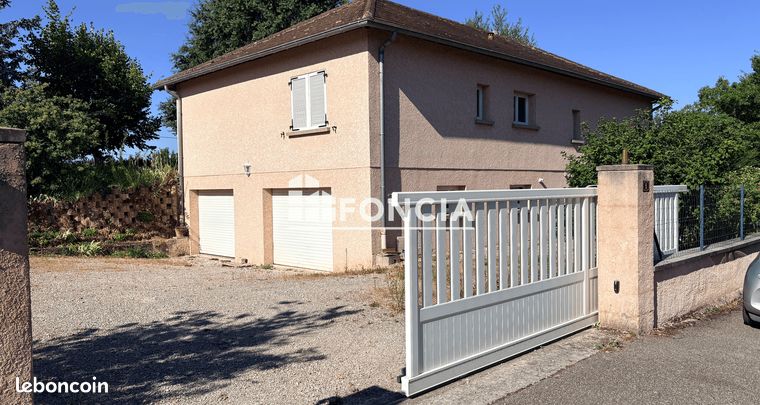 Saint-André-sur-Vieux-Jonc – Maison familiale avec logement indépendant, double garage et terrain arboré