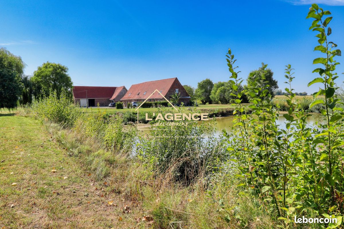 Maison 7 pièces 253 m² · à Steenvoorde · 253 m² · 634 000 €