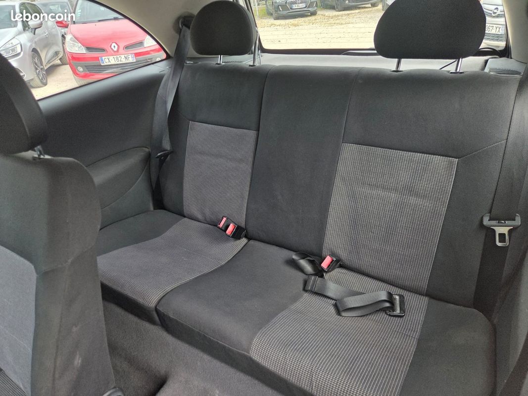 OPEL CORSA 1.2i 16V Comfort (image 9)