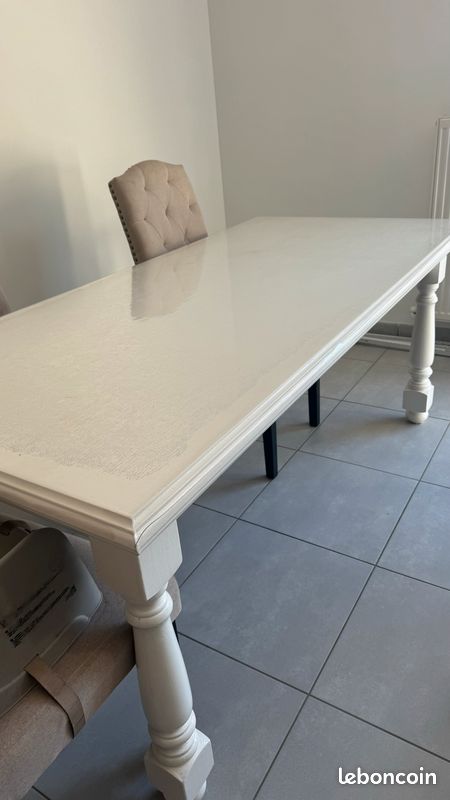 Table en bois (image 1)