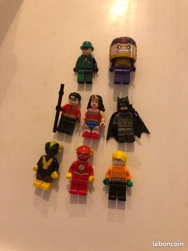 Lot de figurines lego DC Comics (image 1)