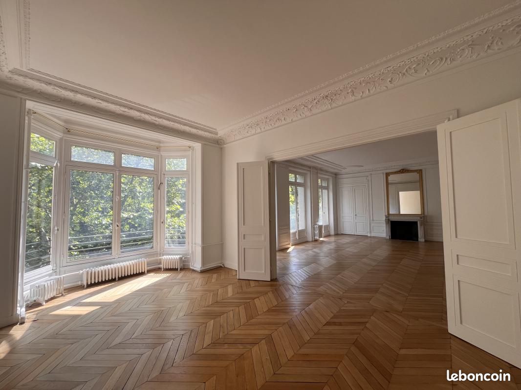 Appartement 7 pièces 204 m² · à Paris · 204 m² · 7 160 €