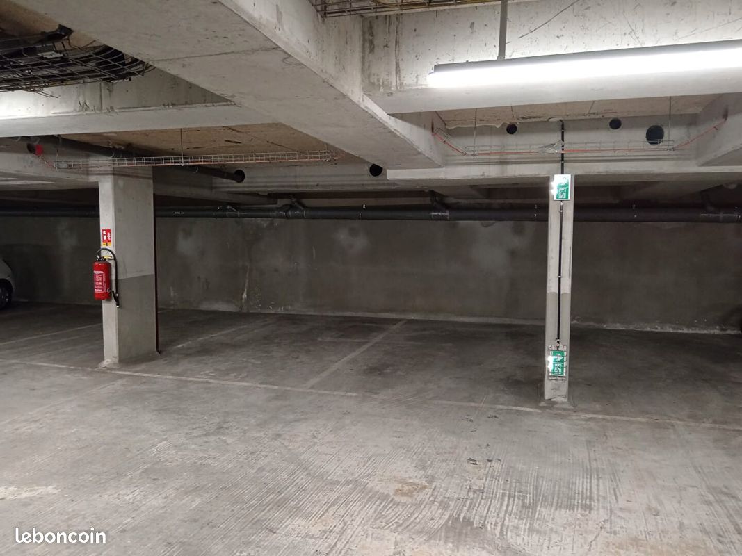 Parking 12 m² · à Montreuil · 12 m² · 99 €/mois