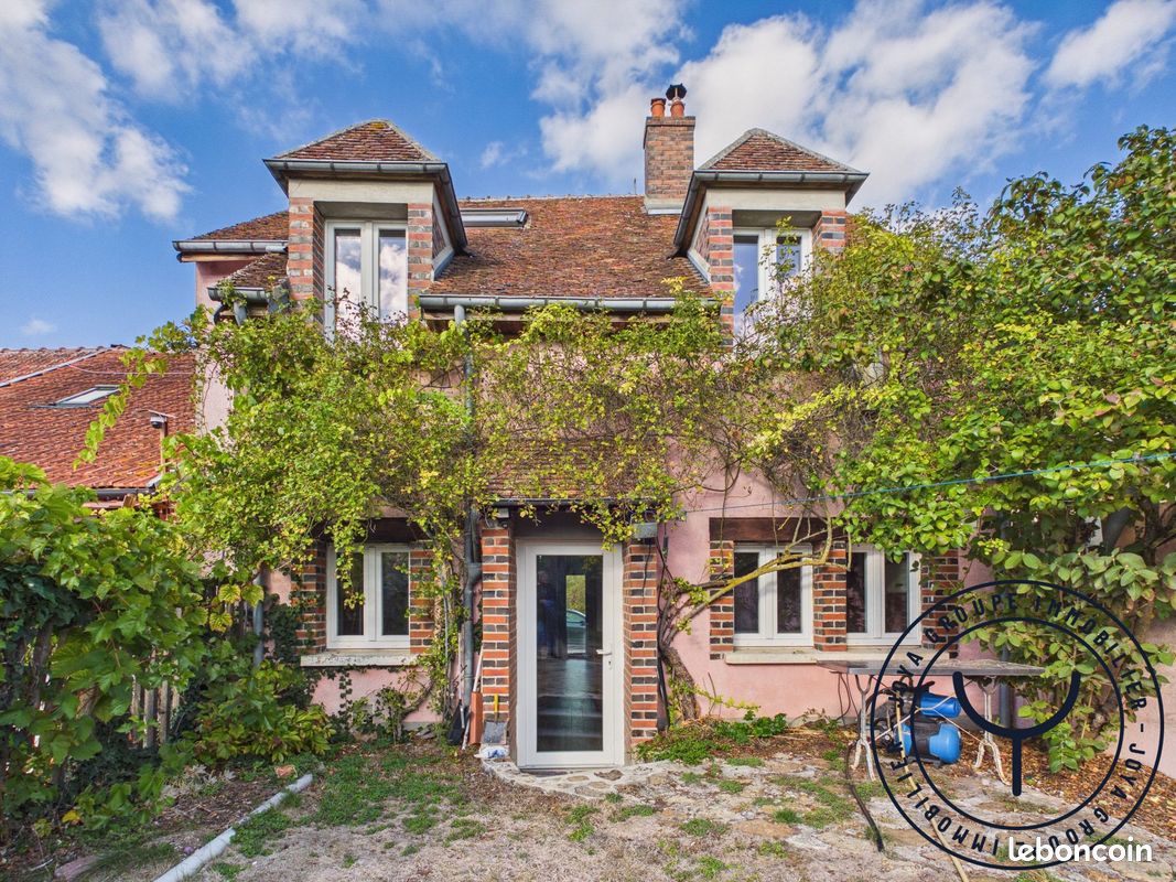 Maison 5 pièces 110 m² · à Saint-Just-Sauvage · 110 m² · 99 000 €