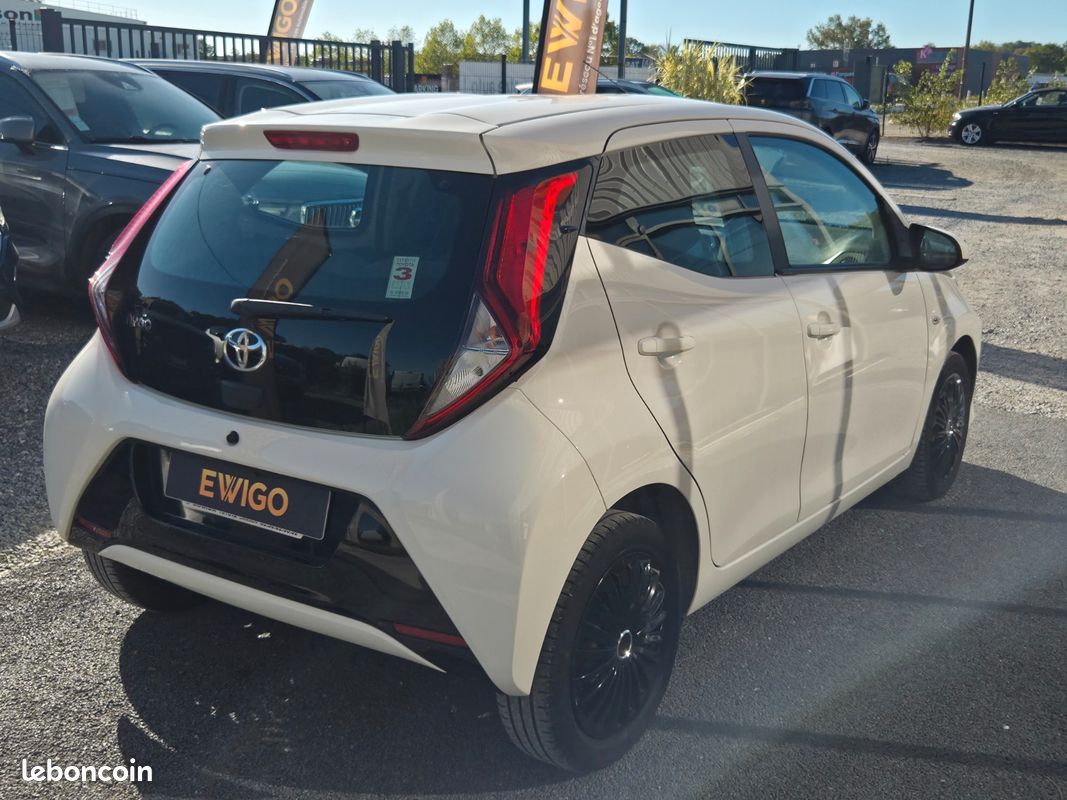 TOYOTA AYGO 1.0 VVTI 70 BOITE AUTO GRAND ECRAN CARPLAY 1er MAIN ENTRETIEN ET GARANTIE TOYOTA (image 2)