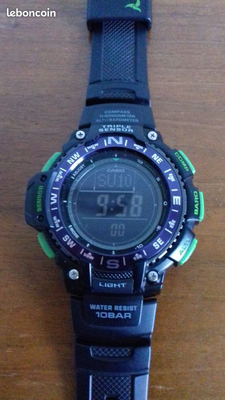 Belle montre de randonnée CASIO MODULE N° 3439 Sport Plein air