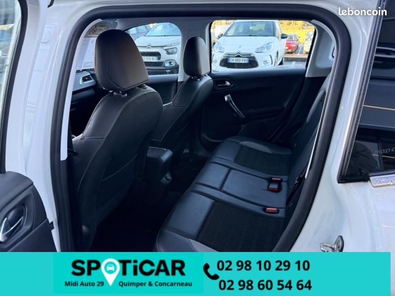 Peugeot 2008 1.2 PureTech 110 Allure (image 10)
