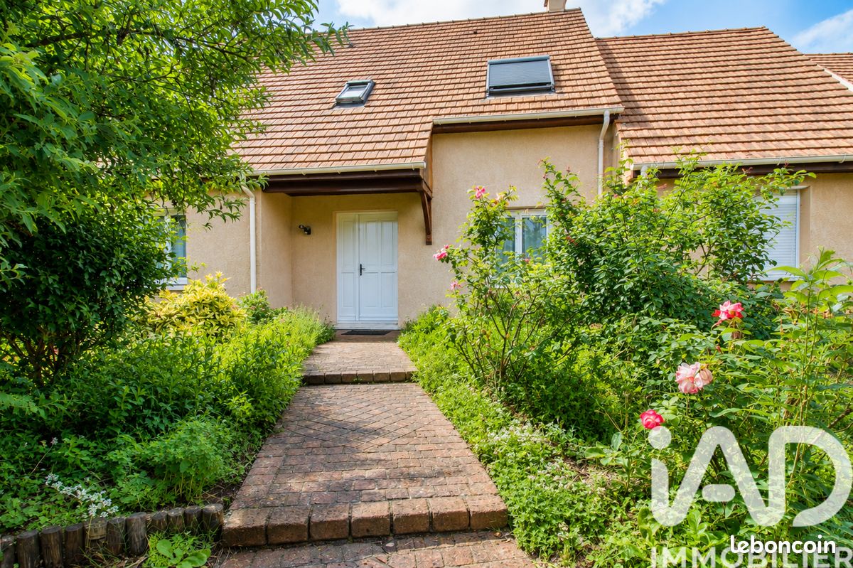 Maison 8 pièces 137 m² · à Maurecourt · 137 m² · 449 900 €