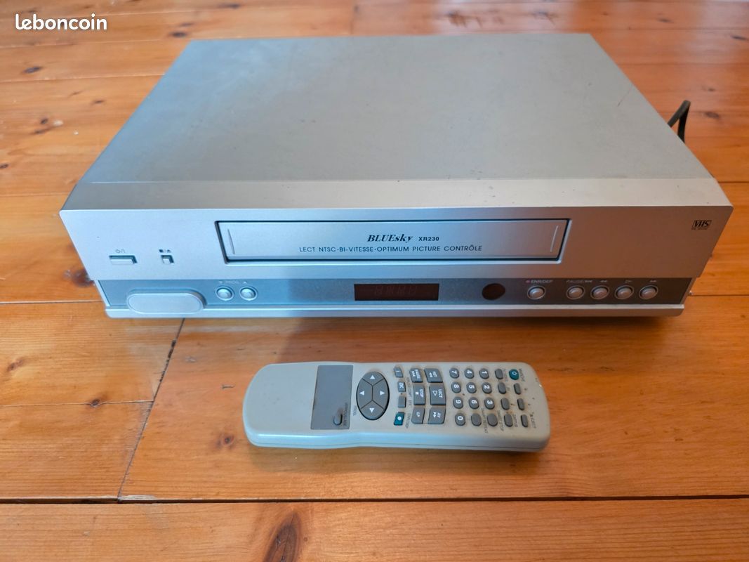 J'ai un magnétoscope VHS Bluesky VC4006F en très bon état