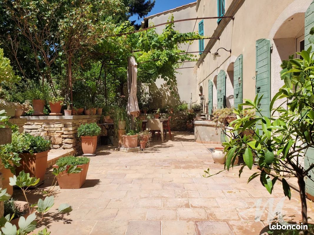Maison 8 pièces 215 m² · à Saint-Maximin-la-Sainte-Baume · 215 m² · 695 000 €
