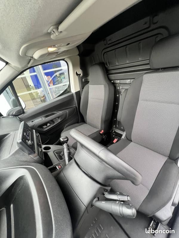 Peugeot Partner 1.5 BlueHDi BVM6 100CV PREMIUM STANDARD Garantie Nationale 12 Mois (image 7)