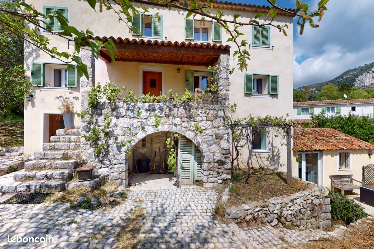 Maison 5 pièces 144 m² · à Tourrette-Levens · 144 m² · 595 000 €