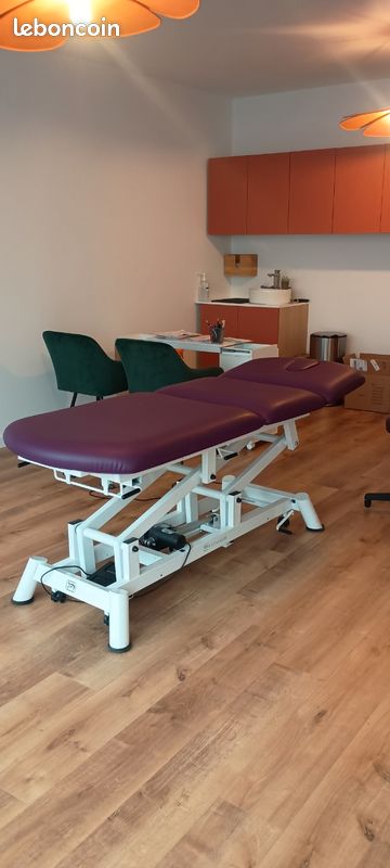 Table de massage électrique hydraulique avec plan inclinable et pli central (image 1)