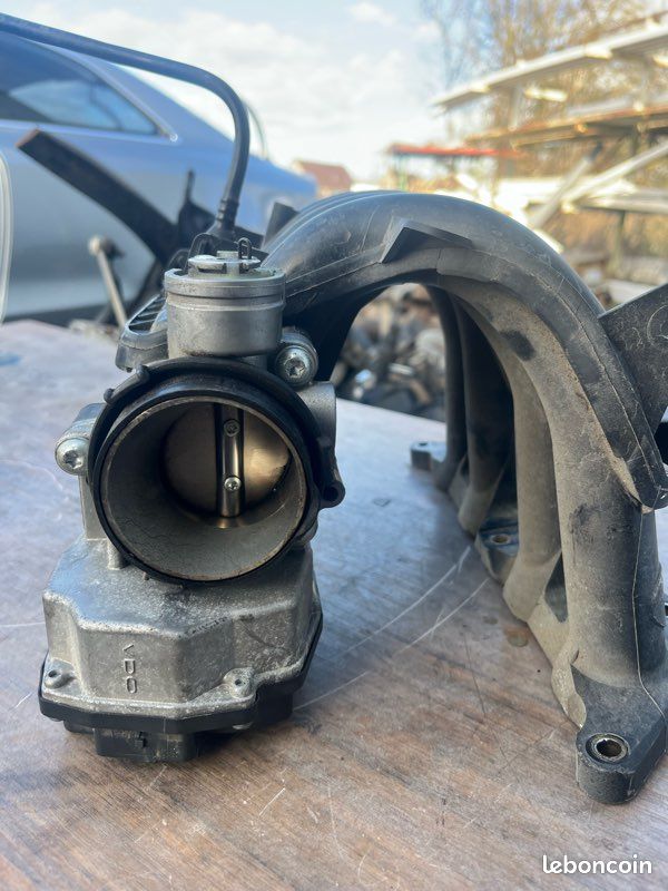 Boîtier papaillon Peugeot 206 plus 1,4 essence (image 1)