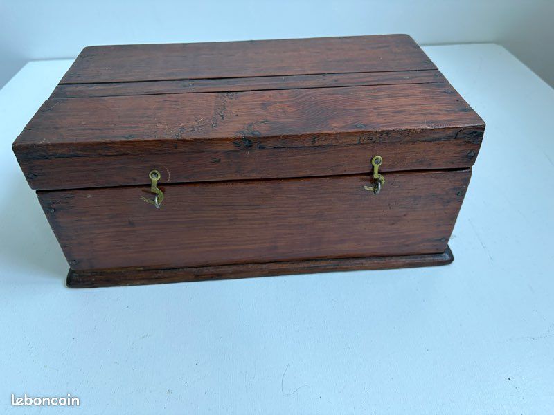 Boîte ancienne en bois (image 1)