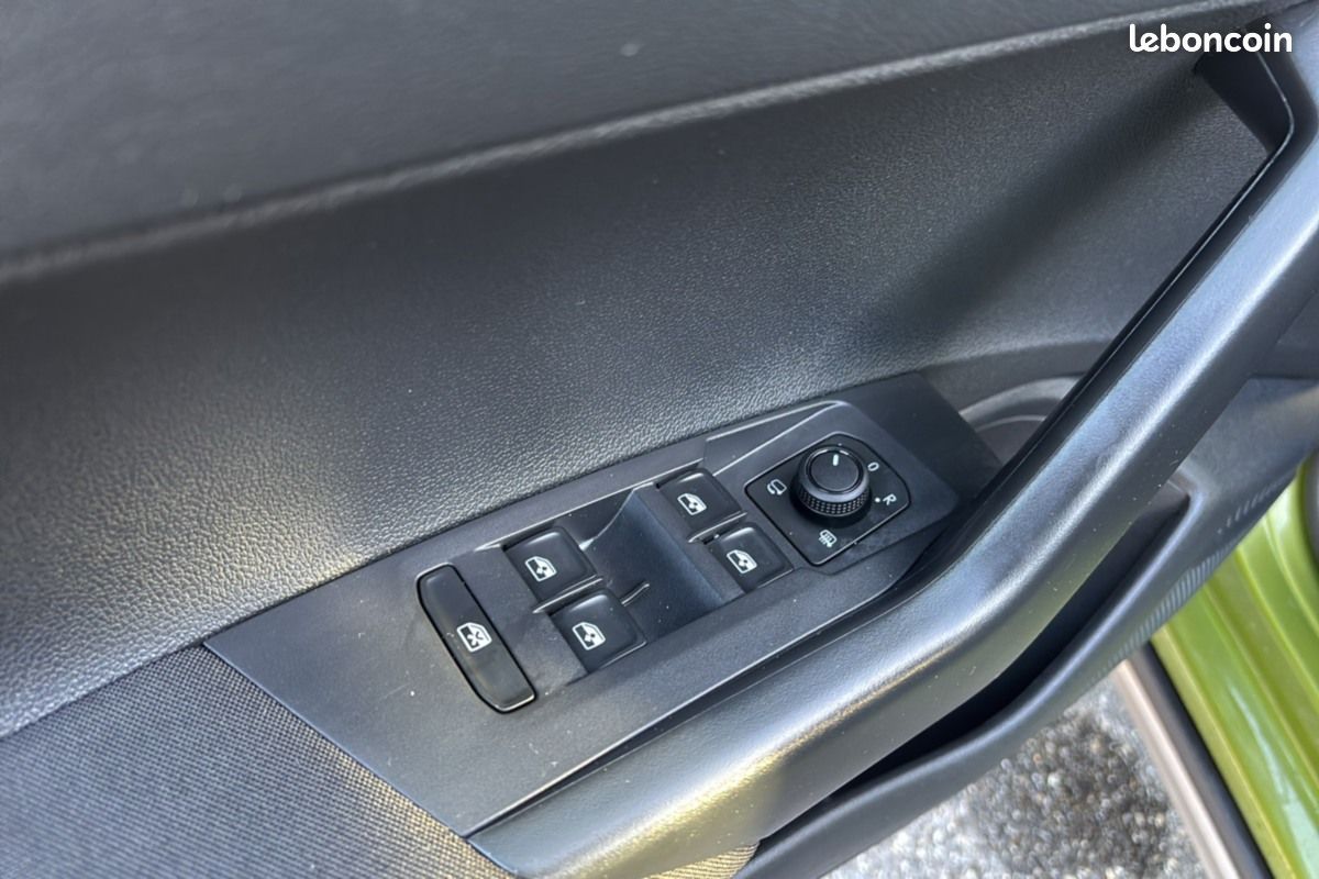 Volkswagen Taigo TSI 115 EDITION CAMERA KEYLESS (image 12)