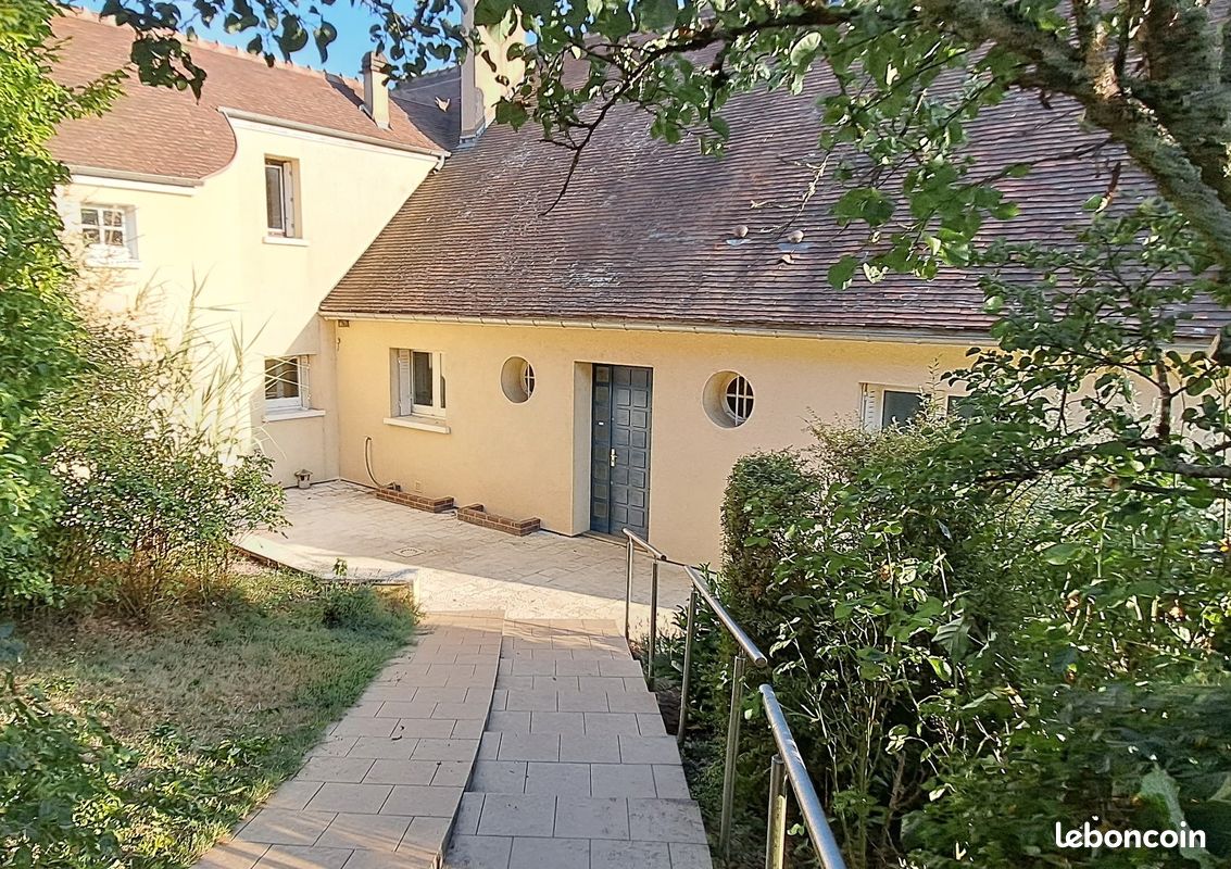 Maison 9 pièces 212 m² · à Auxerre · 212 m² · 310 000 €