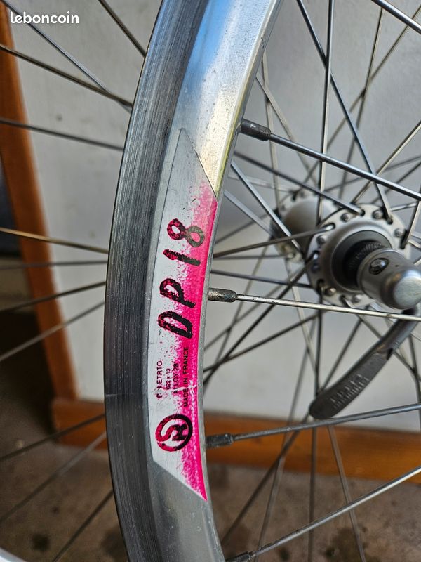 Paire de roues velo alu DP18 moyeu Shimano 105 - Équipements vélos