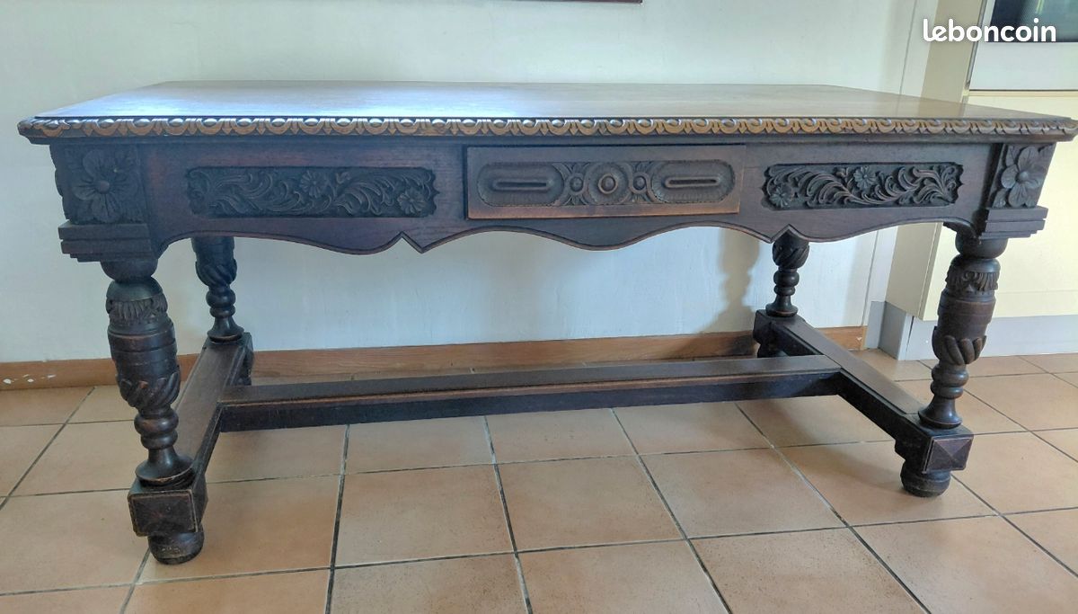 Table ancienne sculptée (image 1)