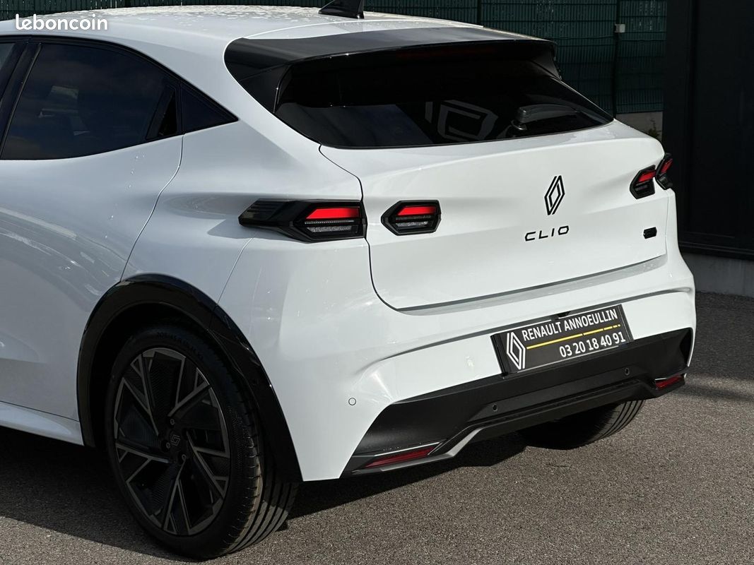 Renault Clio 1.8 E-Tech 160ch full hybrid esprit Alpine (image 44)