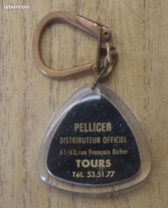 Ancien porte-clés coque plastique "Télé-Radio RADIOLA - PELLICIER Distributeur Officiel (Tours)" (image 2)