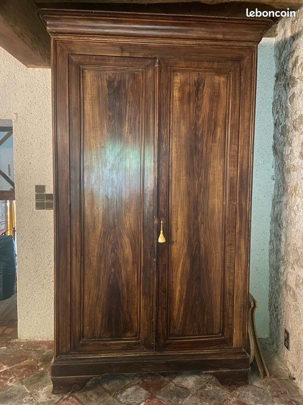 Grande armoire ancienne en bois massif (image 1)