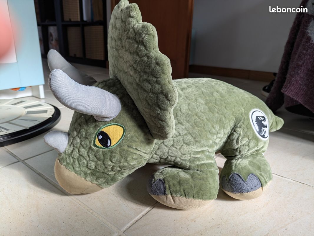 Peluche triceratops (image 1)