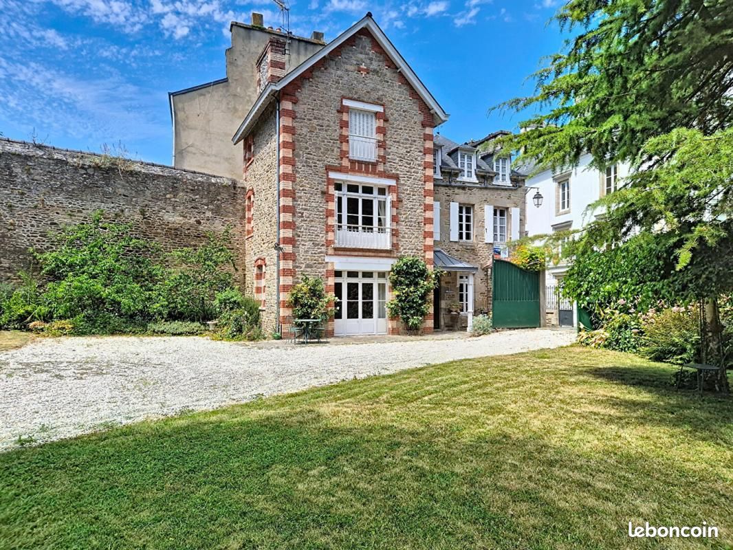 Maison 8 pièces 175 m² · à Dinan · 175 m² · 1 027 000 €
