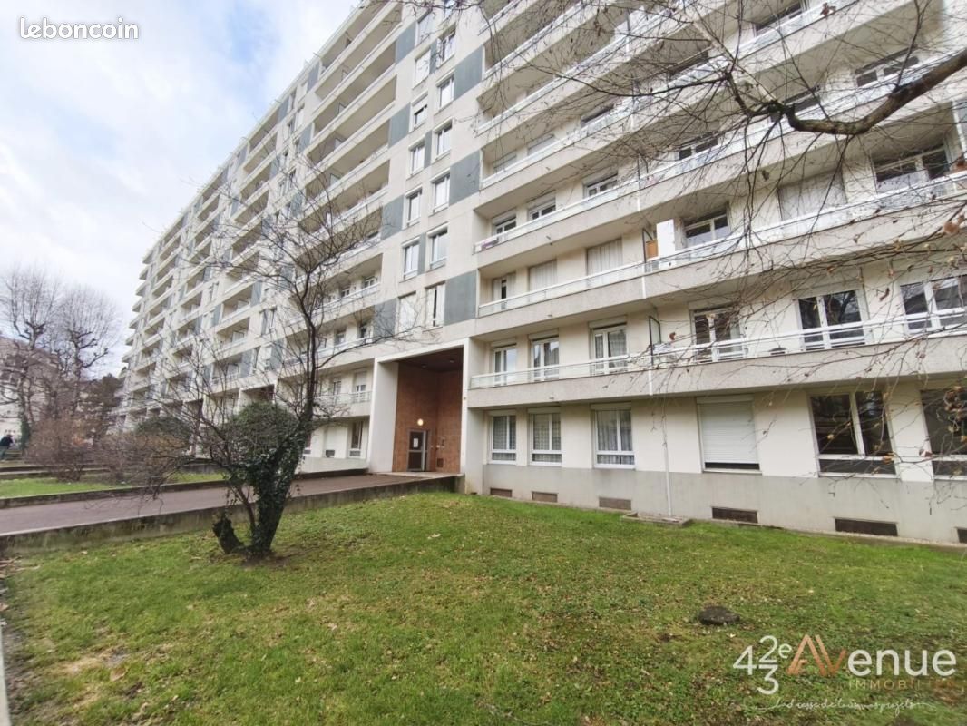 Appartement 4 pièces 108 m² · à Saint-Étienne · 108 m² · 118 000 €