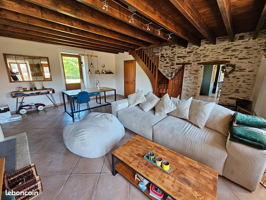 Maison 11 pièces 250 m² · à La Remaudière · 250 m² · 441 000 €