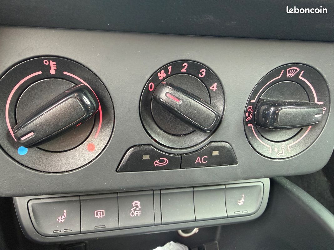 AUDI A1 1.2 TFSI 86 CH PACK S LINE EXT / SIEGES CHAUFFANTS / CLIm (image 14)