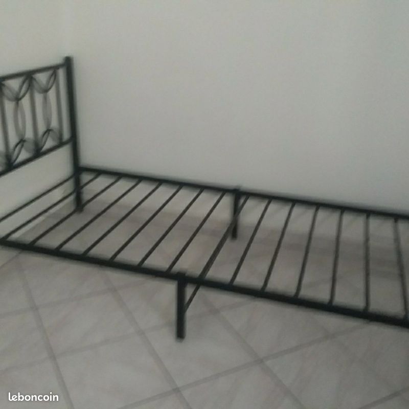 Lit (image 1)