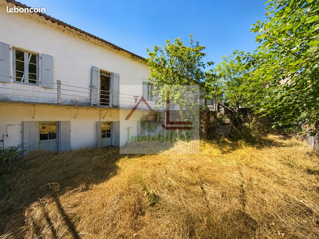 Maison 10 pièces 169 m² · à Laveyrune · 169 m² · 100 000 €