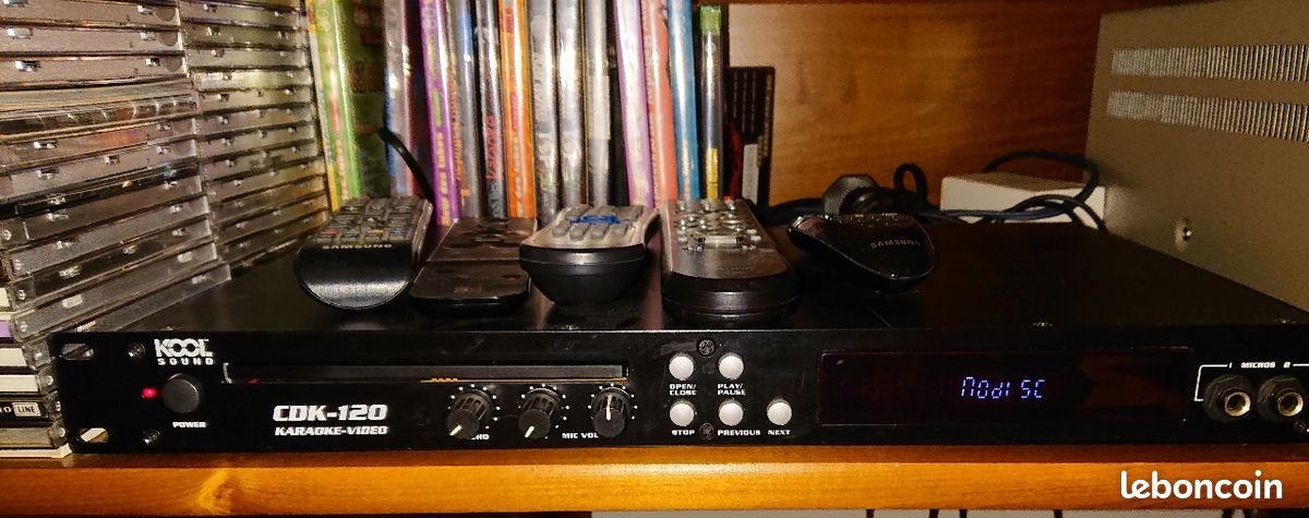Lecteur Karaoke professionnel +11 DVD + 2 micros (image 1)
