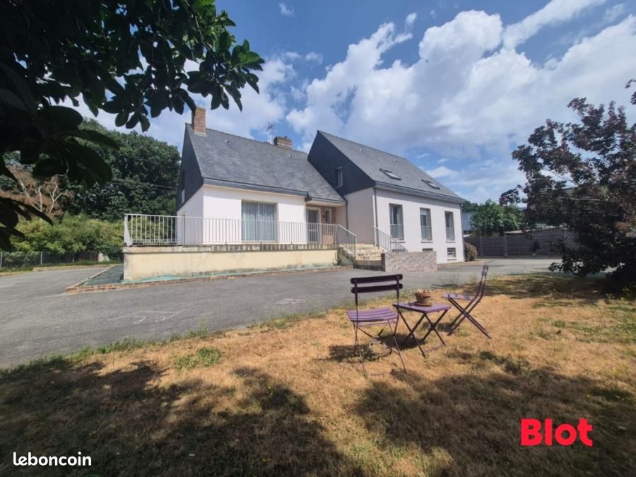 Maison 9 pièces 256 m² · à Étrelles · 256 m² · 398 000 €
