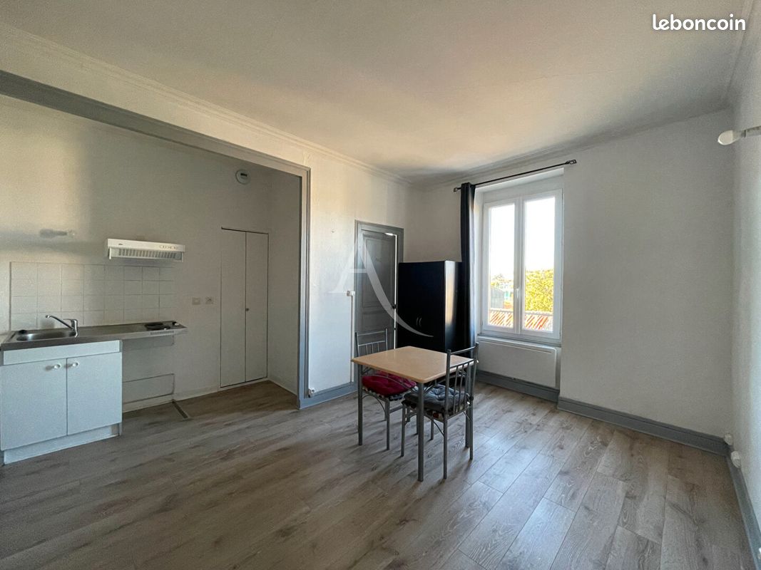 Appartement 1 pièce 25 m² · à Fontenay-le-Comte · 25 m² · 370 €/mois
