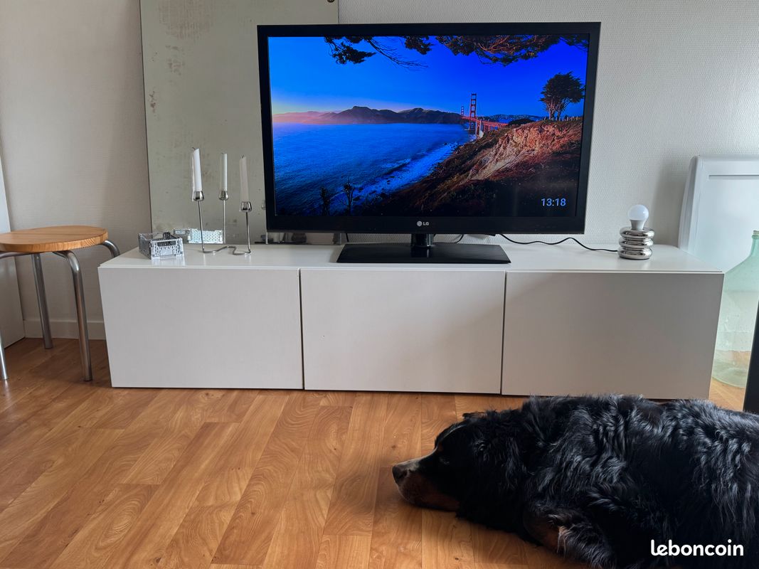 Meuble TV IKEA BESTÅ blanc – 3 portes (image 1)