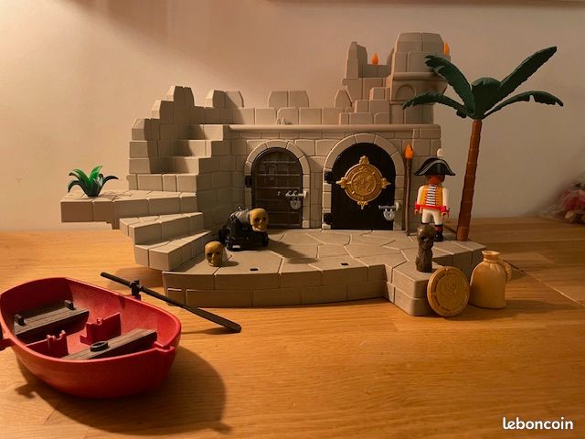 Playmobiles 2 fortresses (image 1)